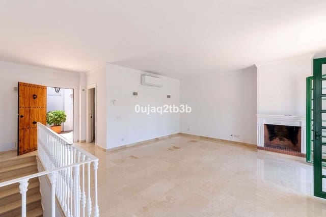 3 bedroom Townhouse for sale in Marbella with pool garage - € 750,000 (Ref: 9906767)