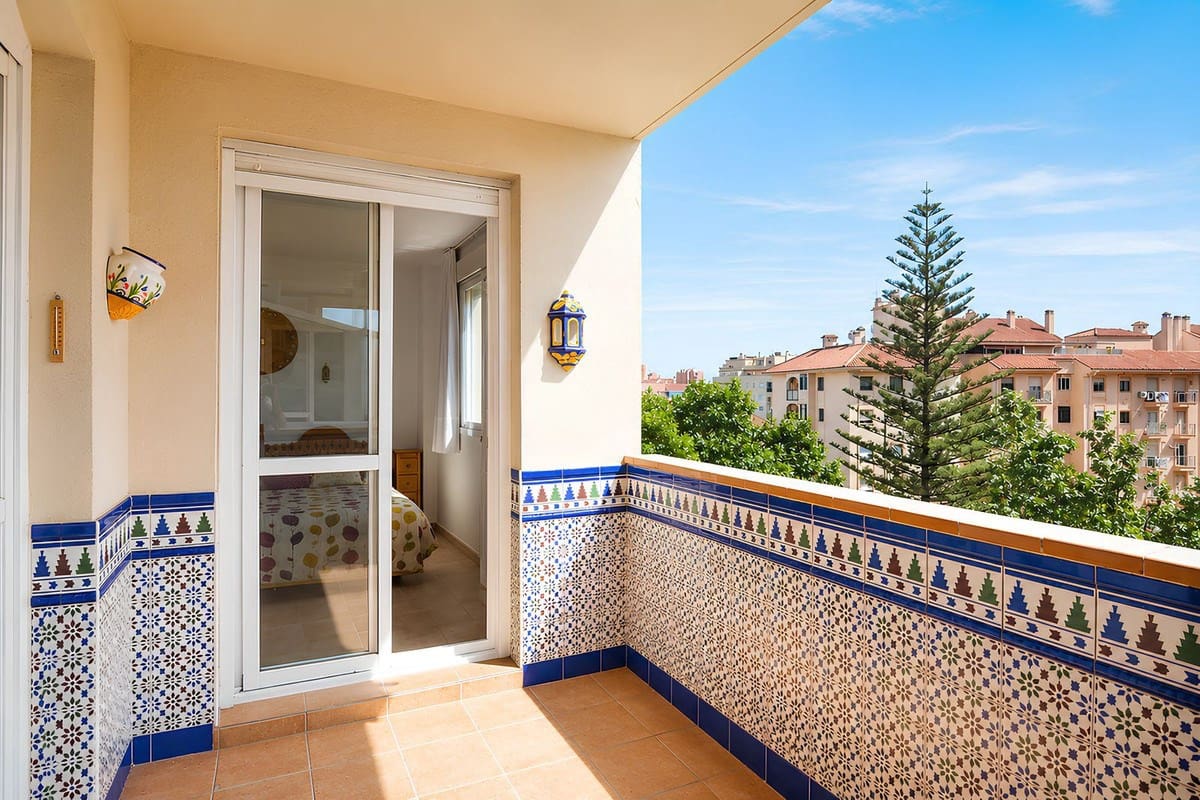 2 soverom Leilighet til salgs i Fuengirola med svømmebasseng garasje - € 388 000 (Ref: 9906772)