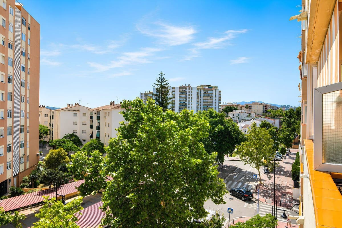 2 soverom Leilighet til salgs i Fuengirola med svømmebasseng garasje - € 388 000 (Ref: 9906772)