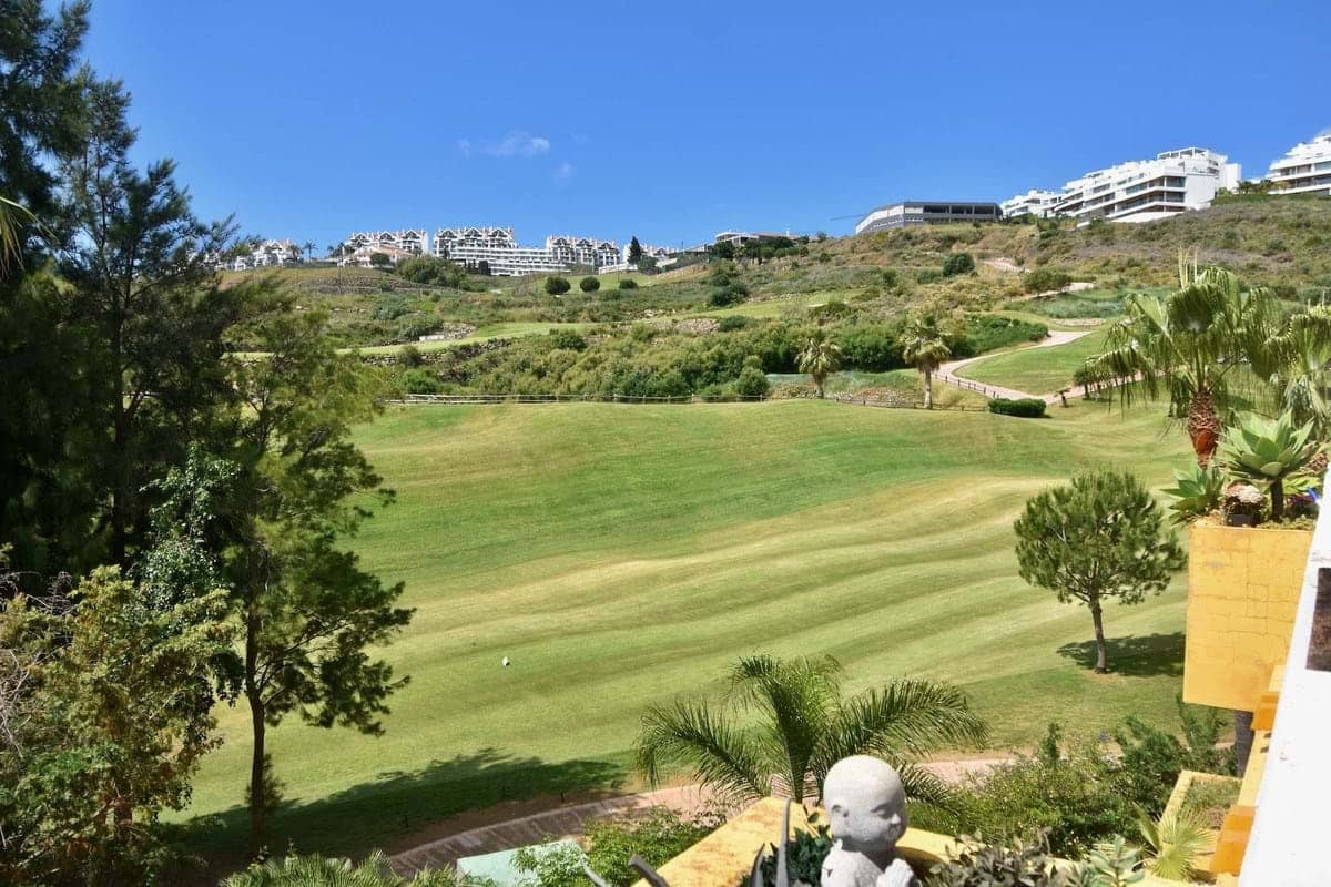 Apartamento de 2 habitaciones en Mijas en venta con piscina garaje - 285.000 € (Ref: 9906775)