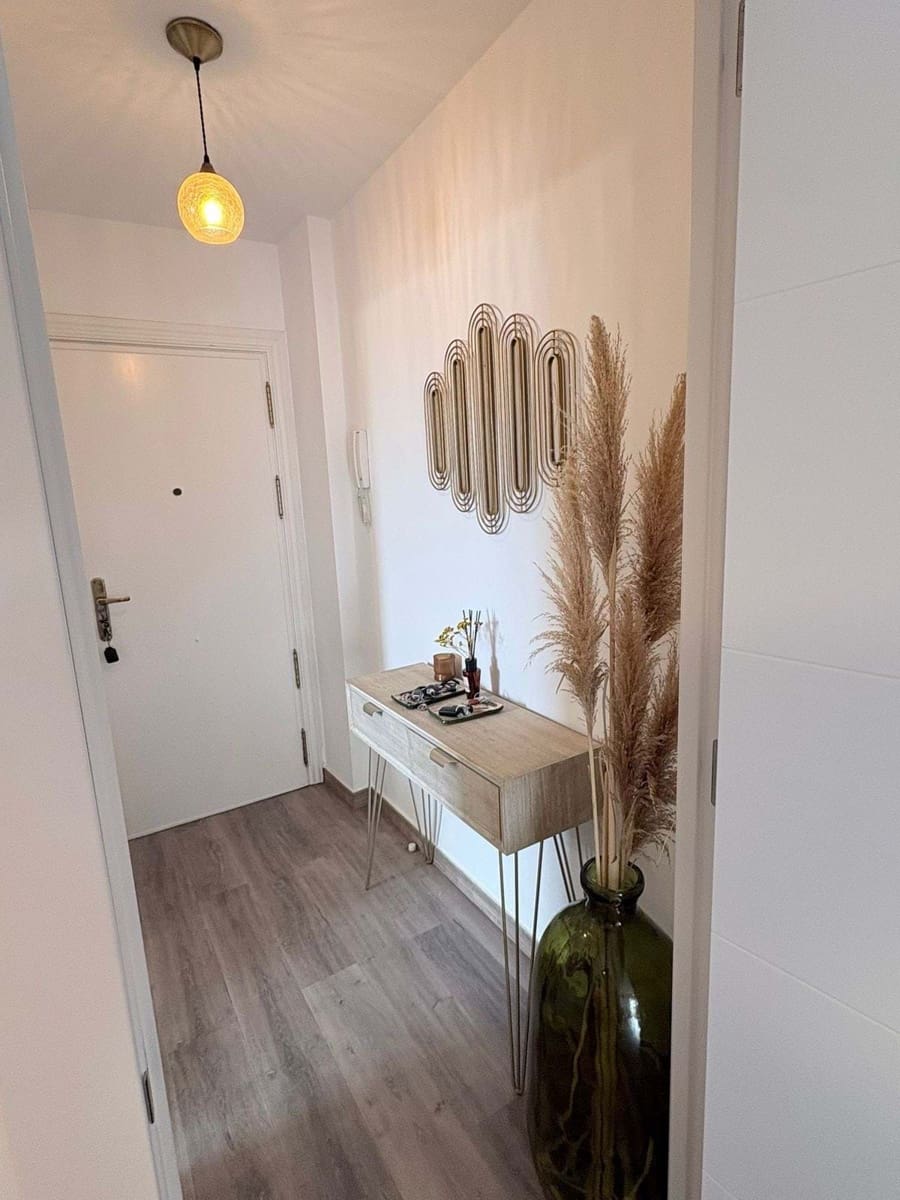 3 bedroom Apartment for sale in Fuengirola with garage - € 399,000 (Ref: 9906777)