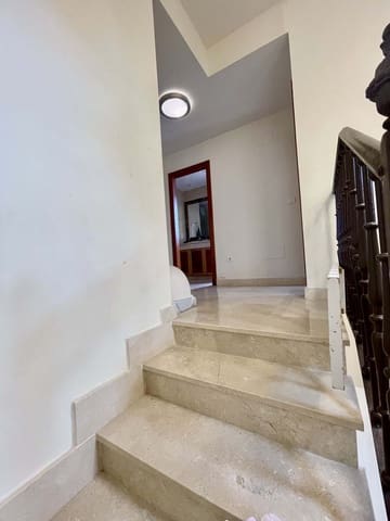 3 soveværelse Byhus til salg i Estepona med swimmingpool garage - € 495.000 (Ref: 9932046)