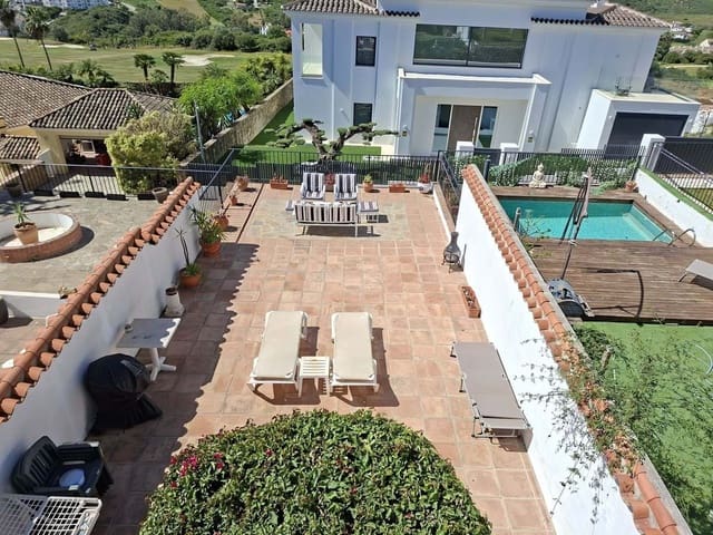 3 bedroom Townhouse for sale in La Duquesa / Puerto de la Duquesa, Manilva with pool garage - € 440,000 (Ref: 9932049)