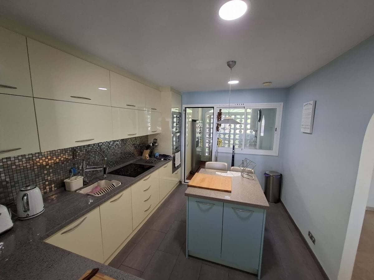 3 bedroom Townhouse for sale in La Duquesa / Puerto de la Duquesa with pool garage - € 430,000 (Ref: 9932050)