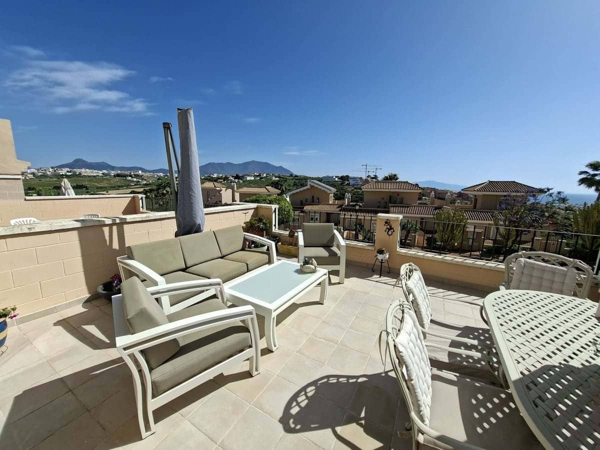 3 bedroom Townhouse for sale in La Duquesa / Puerto de la Duquesa with pool garage - € 430,000 (Ref: 9932050)