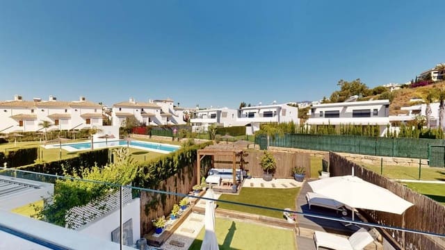 4 slaapkamer Villa te koop in New Golden Mile, Estepona met zwembad garage - € 949.000 (Ref: 9932157)