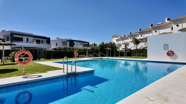4 slaapkamer Villa te koop in New Golden Mile, Estepona met zwembad garage - € 949.000 (Ref: 9932157)