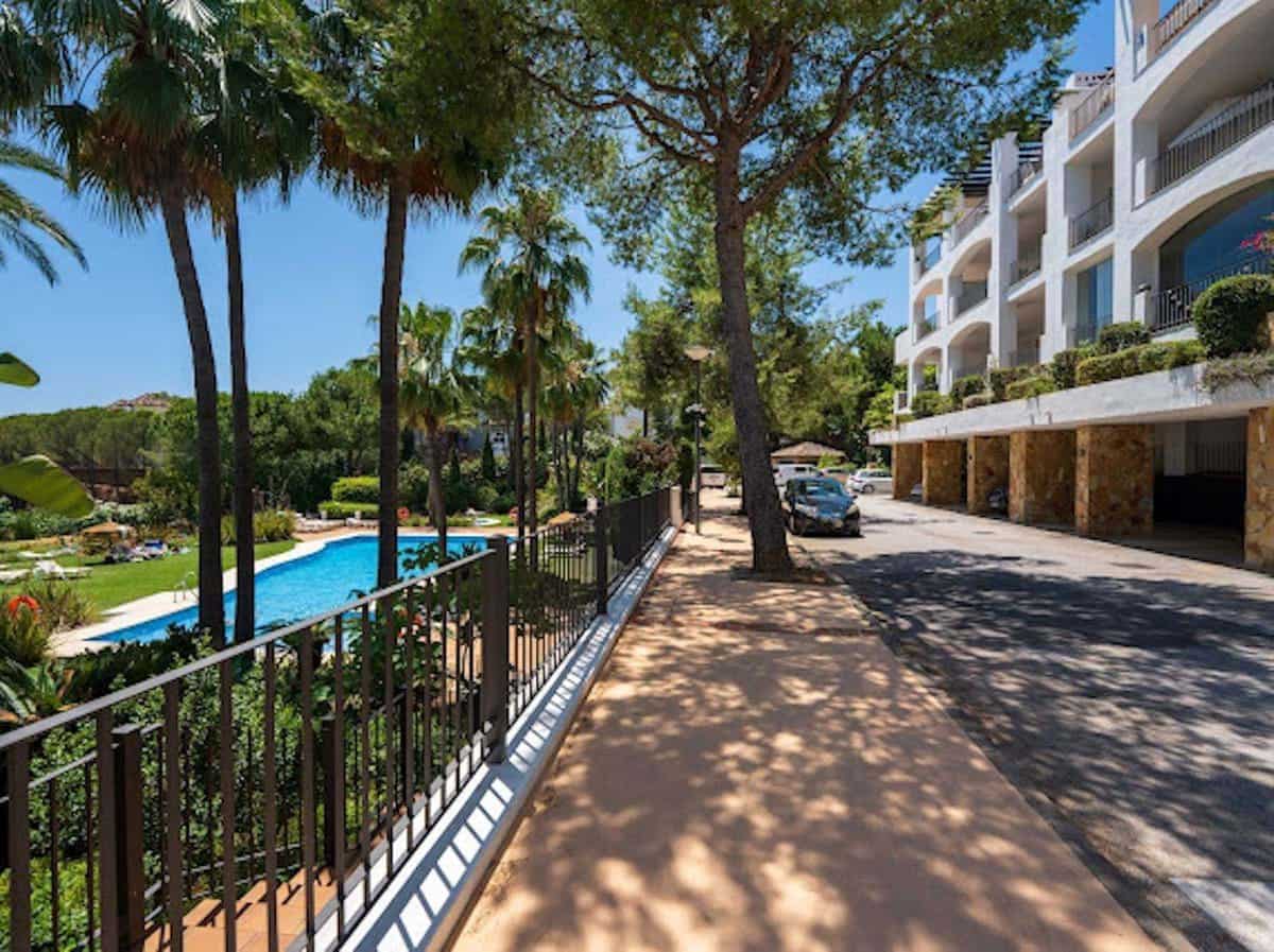 3 chambre Appartement à vendre à Marbella avec piscine garage - 649 000 € (Ref: 9932159)