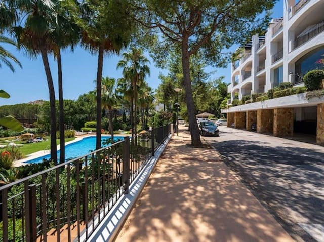 Apartamento de 3 habitaciones en Marbella en venta con piscina garaje - 649.000 € (Ref: 9932159)