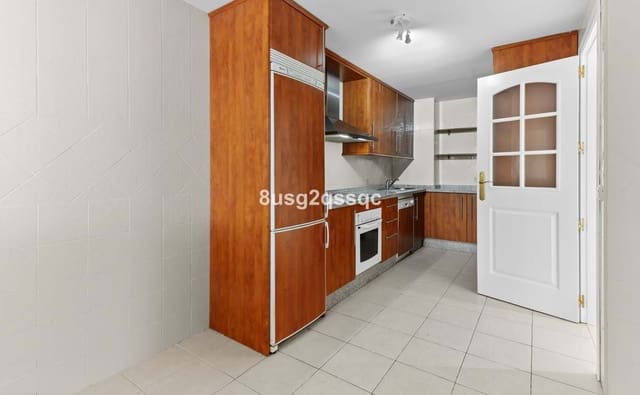 Apartamento de 3 habitaciones en Marbella en venta con piscina garaje - 399.000 € (Ref: 9932160)