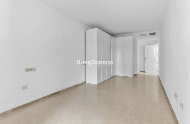 Apartamento de 3 habitaciones en Marbella en venta con piscina garaje - 399.000 € (Ref: 9932160)