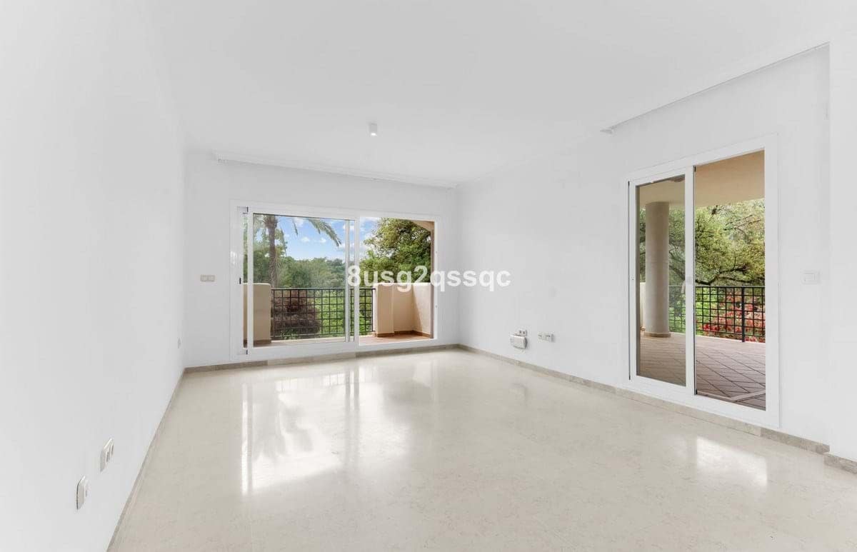 Apartamento de 3 habitaciones en Marbella en venta con piscina garaje - 399.000 € (Ref: 9932160)