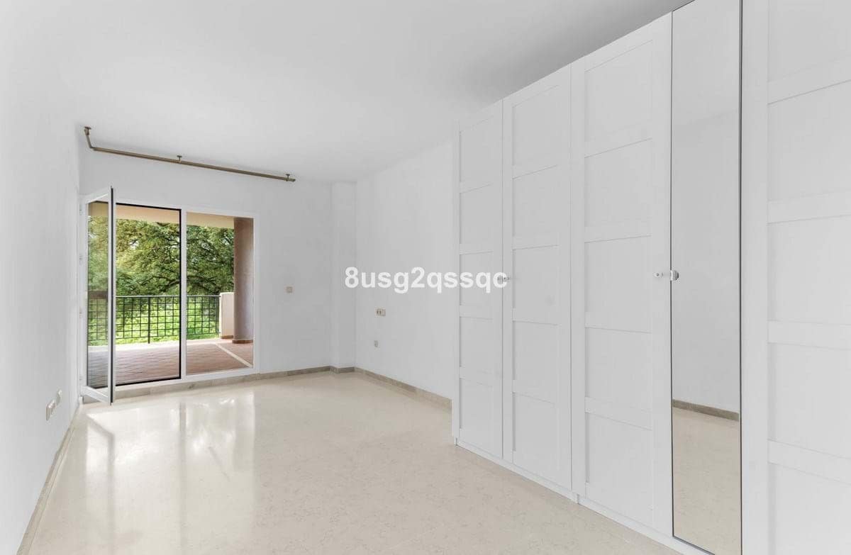 Apartamento de 3 habitaciones en Marbella en venta con piscina garaje - 399.000 € (Ref: 9932160)