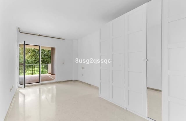 Apartamento de 3 habitaciones en Marbella en venta con piscina garaje - 399.000 € (Ref: 9932160)