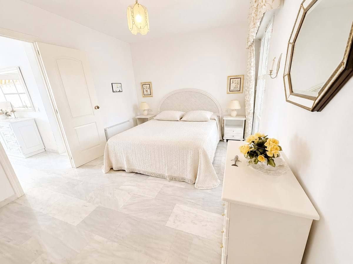 Apartamento de 2 habitaciones en Benalmádena en venta con piscina garaje - 320.000 € (Ref: 9932161)