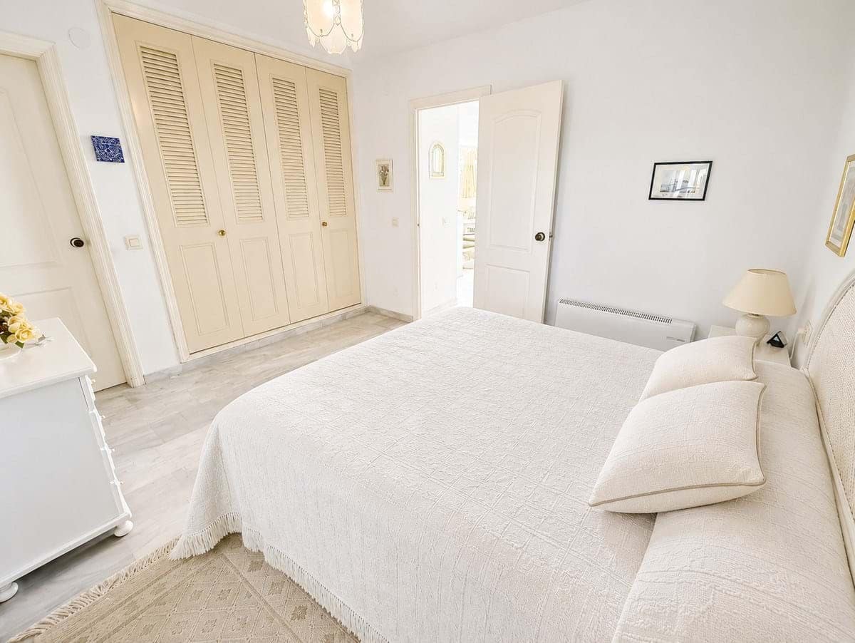 Apartamento de 2 habitaciones en Benalmádena en venta con piscina garaje - 320.000 € (Ref: 9932161)