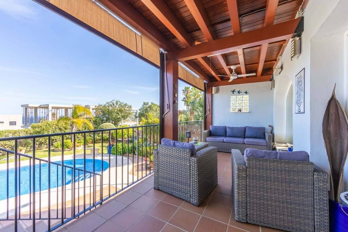 3 Zimmer Villa zu verkaufen in Manilva mit Pool Garage - 875.000 € (Ref: 9932163)