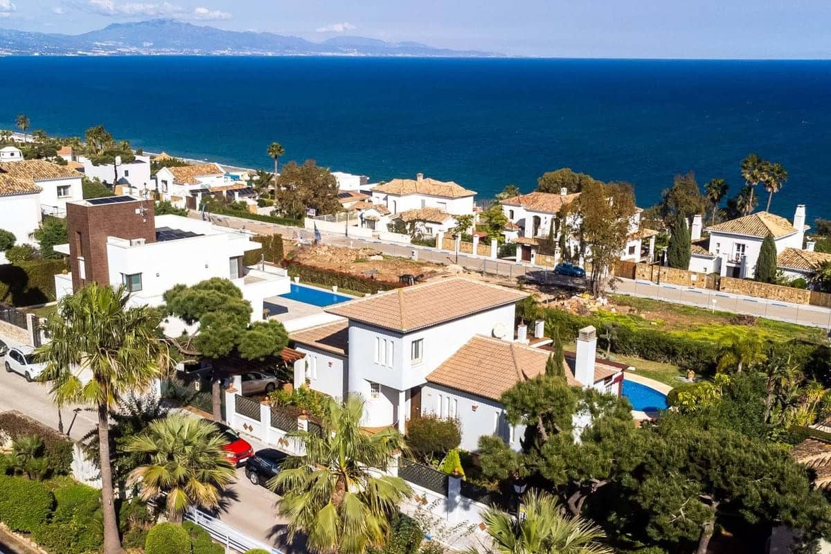 3 Zimmer Villa zu verkaufen in Manilva mit Pool Garage - 875.000 € (Ref: 9932163)