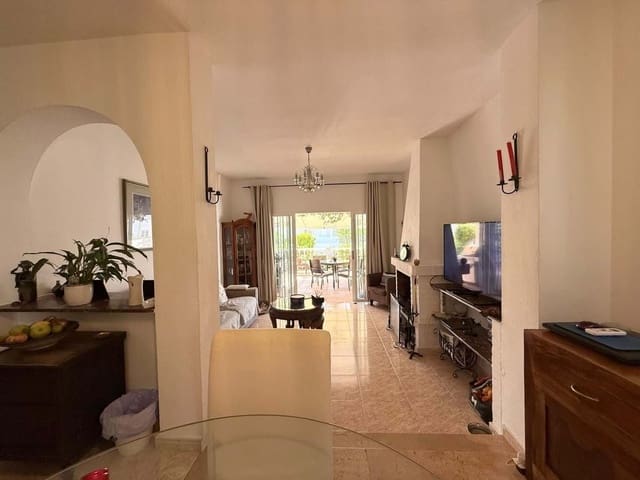 3 soverom Villa til salgs i Manilva med svømmebasseng garasje - € 385 000 (Ref: 9932167)