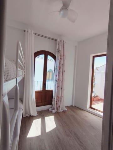 2 slaapkamer Huis te koop in Estepona met garage - € 920.000 (Ref: 9932169)