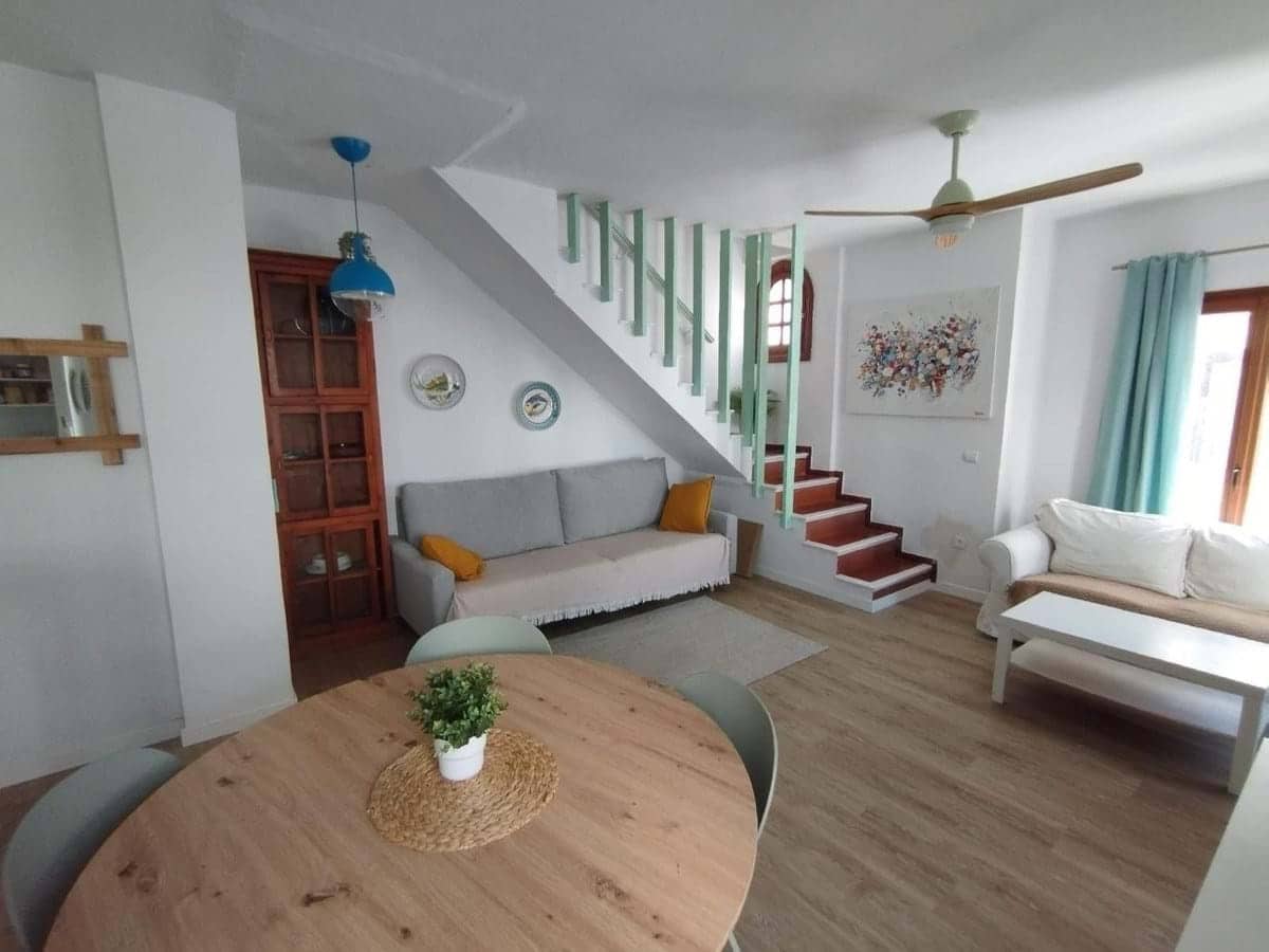 2 slaapkamer Huis te koop in Estepona met garage - € 920.000 (Ref: 9932169)
