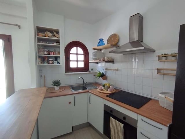 2 slaapkamer Huis te koop in Estepona met garage - € 920.000 (Ref: 9932169)