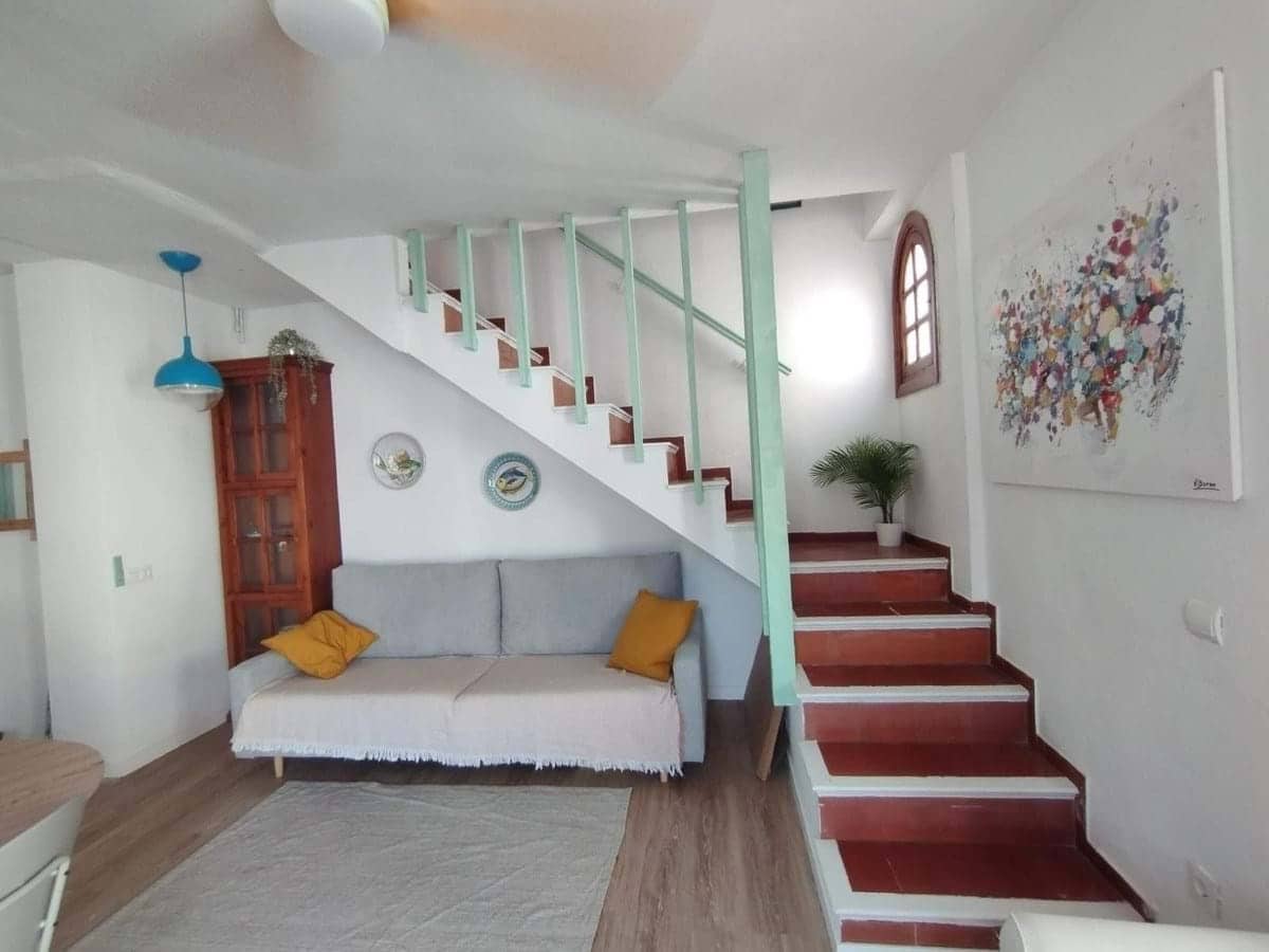 2 slaapkamer Huis te koop in Estepona met garage - € 920.000 (Ref: 9932169)
