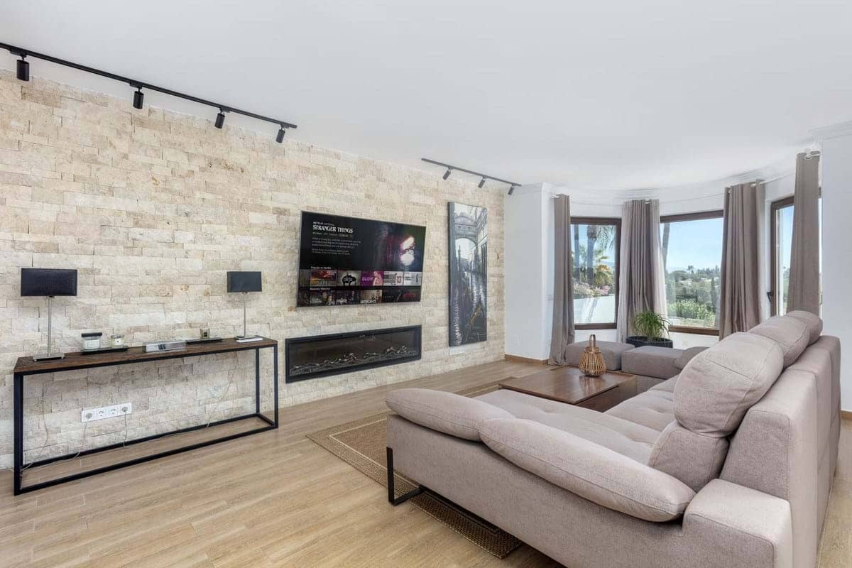 6 bedroom Villa for sale in Estepona with pool garage - € 2,390,000 (Ref: 9932571)