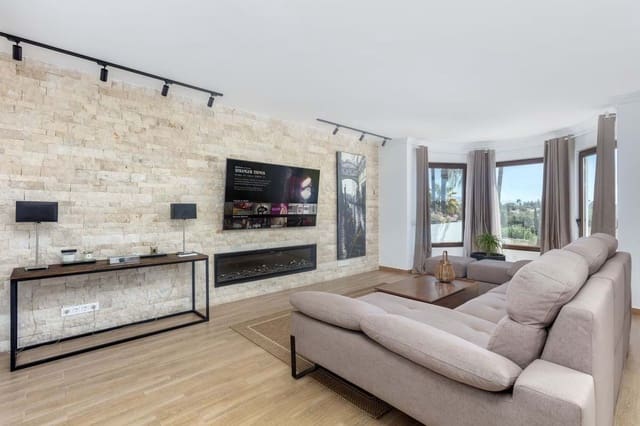 6 bedroom Villa for sale in Estepona with pool garage - € 2,390,000 (Ref: 9932571)