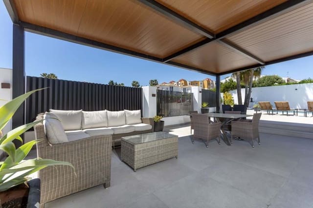 6 bedroom Villa for sale in Estepona with pool garage - € 2,390,000 (Ref: 9932571)