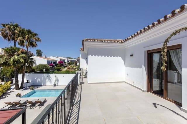 6 bedroom Villa for sale in Estepona with pool garage - € 2,390,000 (Ref: 9932571)