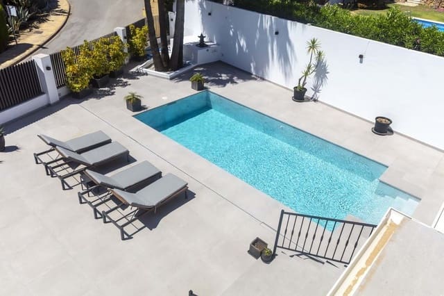 6 bedroom Villa for sale in Estepona with pool garage - € 2,390,000 (Ref: 9932571)