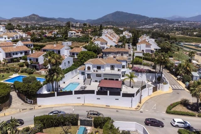 6 bedroom Villa for sale in Estepona with pool garage - € 2,390,000 (Ref: 9932571)