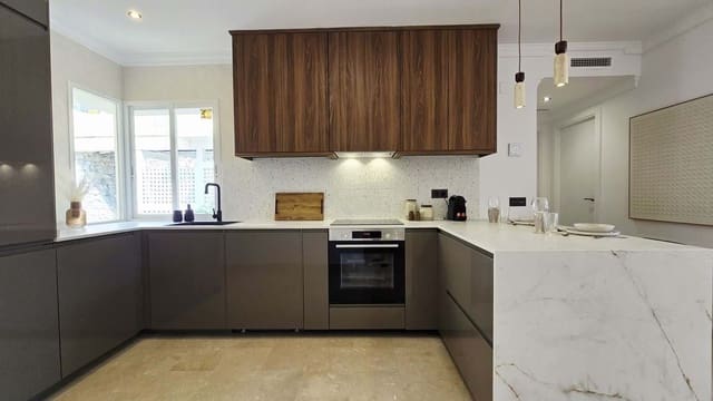3 sypialnia Apartament na sprzedaż w Marbella z basenem garażem - 549 000 € (Ref: 9932572)