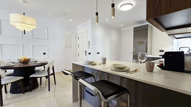3 sypialnia Apartament na sprzedaż w Marbella z basenem garażem - 549 000 € (Ref: 9932572)