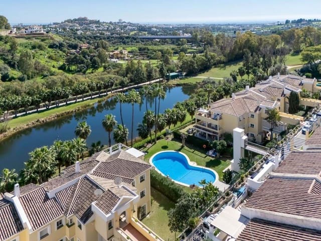 3 sypialnia Apartament na sprzedaż w Marbella z basenem garażem - 549 000 € (Ref: 9932572)