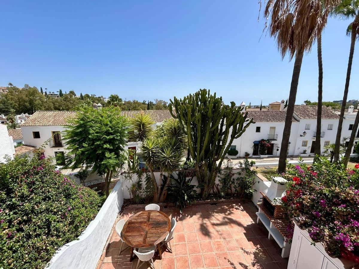 2 makuuhuone Omakotitalo myytävänä paikassa Marbella mukana uima-altaan - 550 000 € (Ref: 9932573)