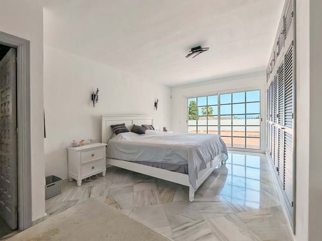 3 soveværelse Villa til salg i Benalmádena med swimmingpool garage - € 895.000 (Ref: 9932575)
