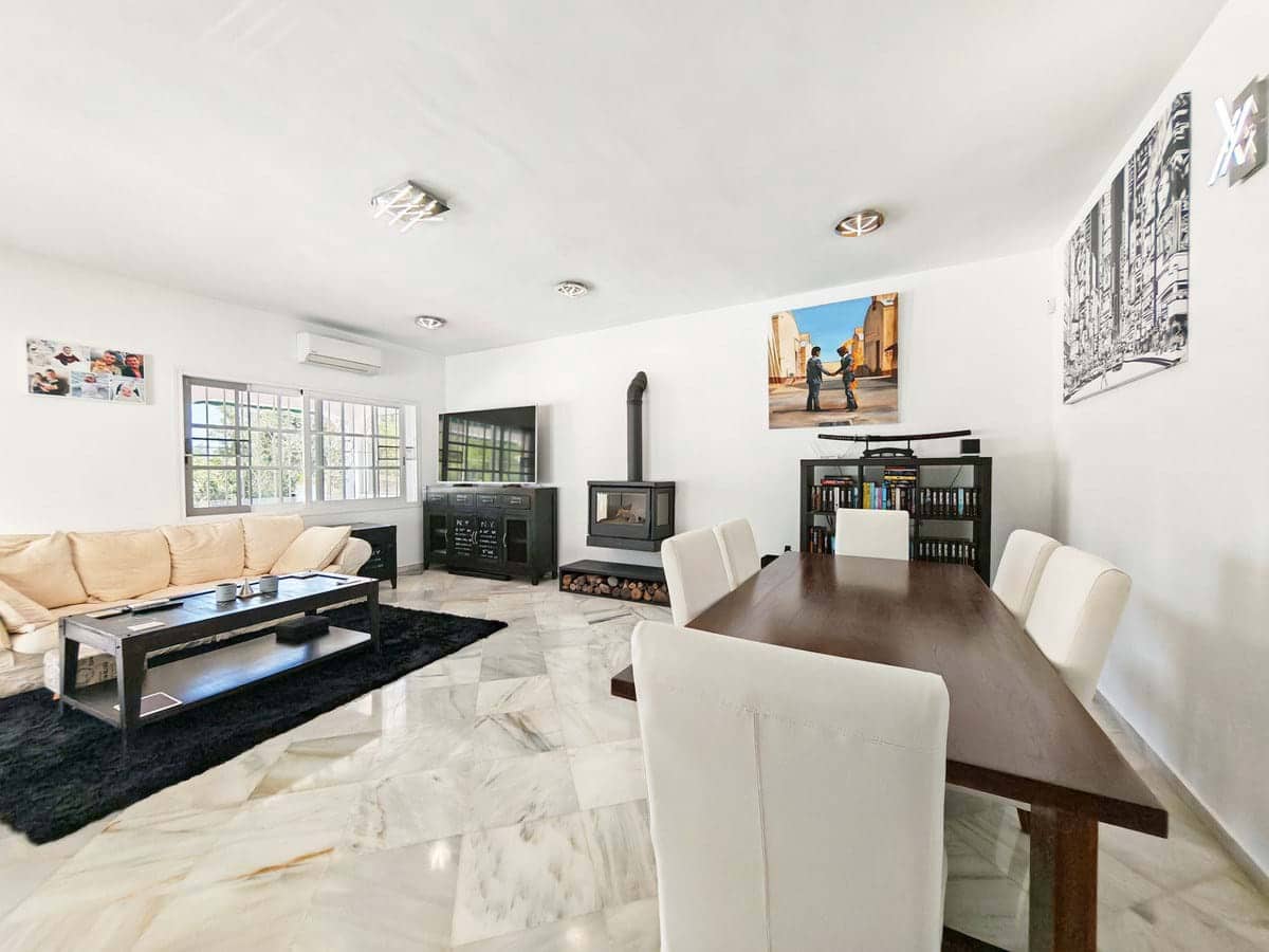 3 bedroom Villa for sale in Benalmadena with pool garage - € 895,000 (Ref: 9932575)