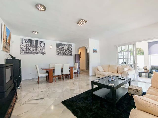 3 soveværelse Villa til salg i Benalmádena med swimmingpool garage - € 895.000 (Ref: 9932575)