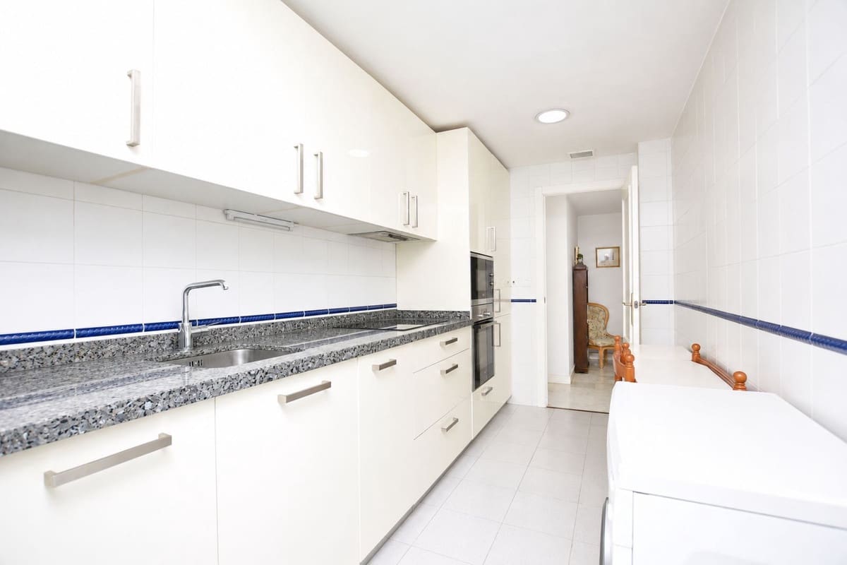 3 bedroom Apartment for sale in Marbella with pool garage - € 730,000 (Ref: 9941526)