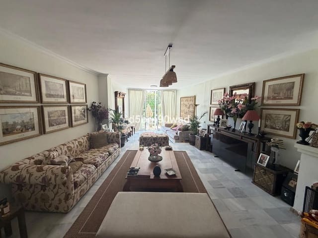 3 soverom Hus til salgs i Marbella med svømmebasseng garasje - € 700 000 (Ref: 9941529)