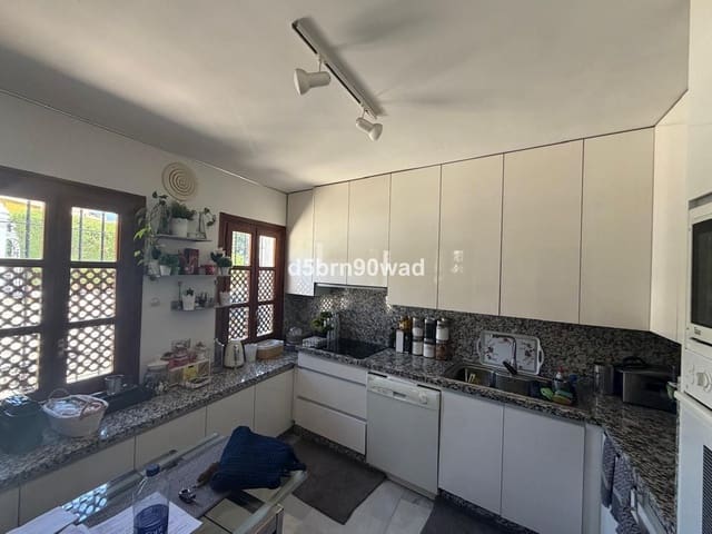 3 soverom Hus til salgs i Marbella med svømmebasseng garasje - € 700 000 (Ref: 9941529)