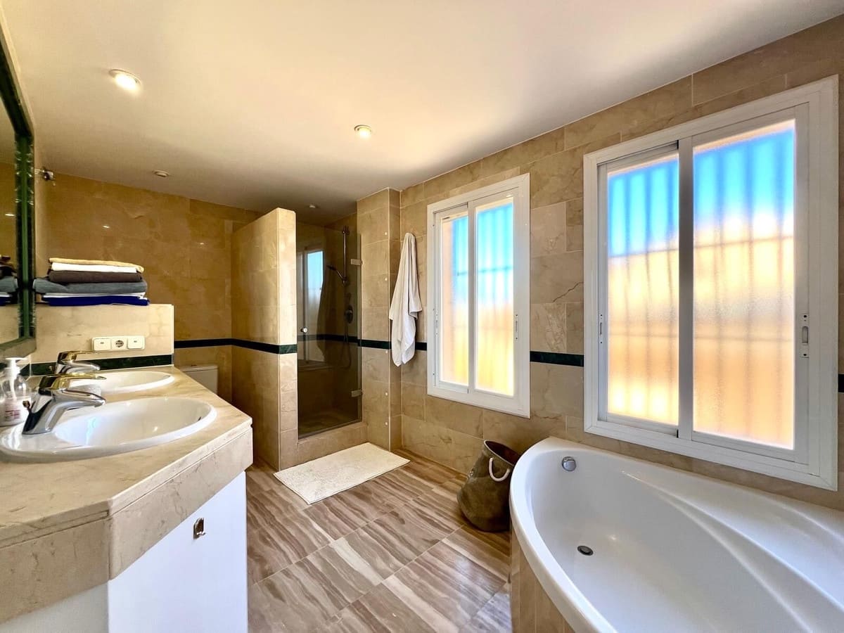 4 slaapkamer Appartement te koop in Marbella - € 1.530.000 (Ref: 9941534)