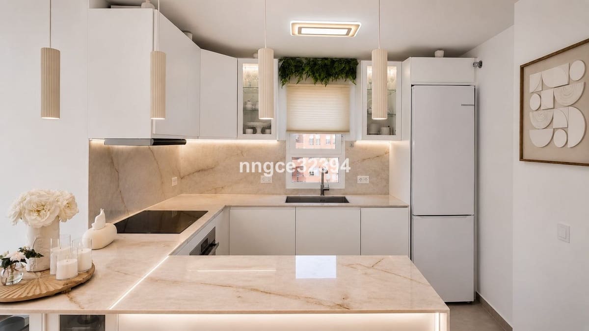 Apartamento de 2 habitaciones en Elviria en venta con piscina garaje - 439.900 € (Ref: 9941536)