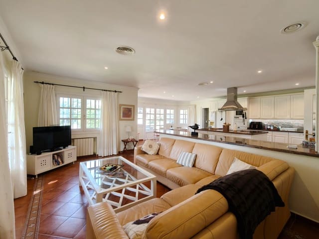 5 soverom Villa til salgs i Cádiz by med svømmebasseng garasje - € 1 750 000 (Ref: 9941539)