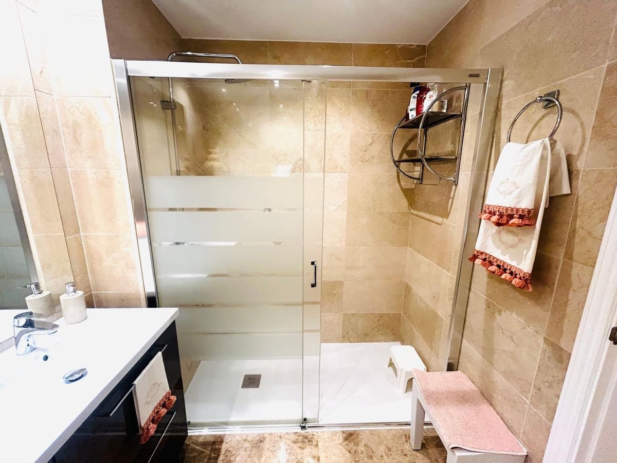 2 sypialnia Apartament na sprzedaż w Marbella z basenem garażem - 635 000 € (Ref: 9941540)