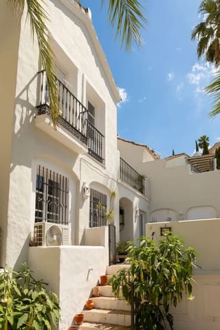4 soverom Hus til salgs i Marbella med svømmebasseng garasje - € 750 000 (Ref: 9941547)