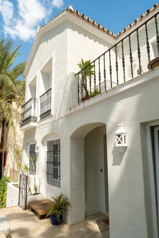 4 soverom Hus til salgs i Marbella med svømmebasseng garasje - € 750 000 (Ref: 9941547)