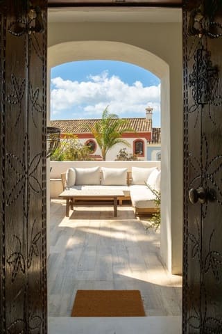 4 soverom Hus til salgs i Marbella med svømmebasseng garasje - € 750 000 (Ref: 9941547)